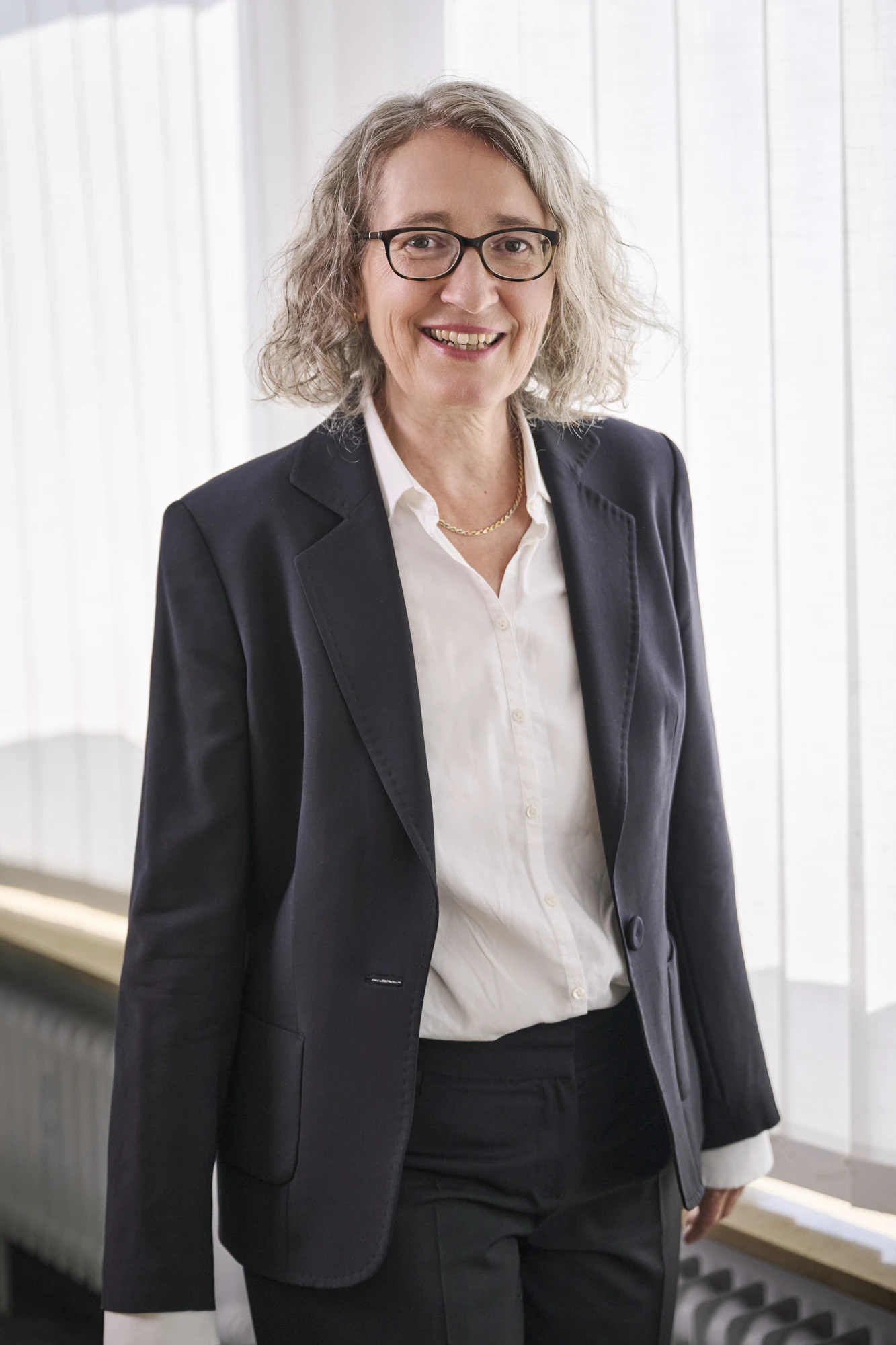 kanzlei-birgit-steinacker-rechtsanwaeltin-stuttgart-vertriebsrecht-gesellschaftsrecht-handelsrecht-baurecht-arbeitsrecht-spanisch-schiedsgericht-verfahren-Steinacker1_6320-0016-0003