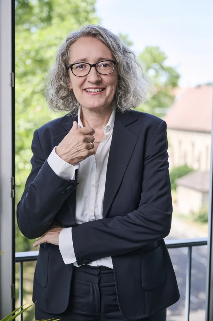 kanzlei-birgit-steinacker-rechtsanwaeltin-stuttgart-vertriebsrecht-gesellschaftsrecht-handelsrecht-baurecht-arbeitsrecht-spanisch-schiedsgericht-verfahren-Steinacker1_6770-0071