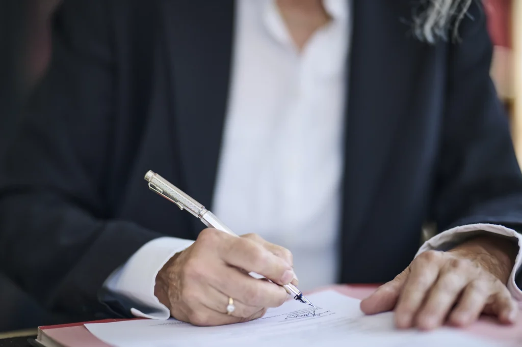 kanzlei-birgit-steinacker-rechtsanwaeltin-stuttgart-vertriebsrecht-gesellschaftsrecht-handelsrecht-baurecht-arbeitsrecht-spanisch-schiedsgericht-verfahren-Steinacker1_6943-0068