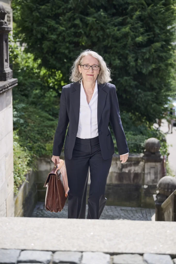 kanzlei-birgit-steinacker-rechtsanwaeltin-stuttgart-vertriebsrecht-gesellschaftsrecht-handelsrecht-baurecht-arbeitsrecht-spanisch-schiedsgericht-verfahren-Steinacker2_7576-0061